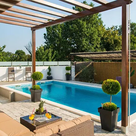 Lovely In With Kitchen Holiday home *