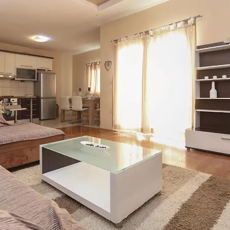 Holiday home Lovely In With Kitchen Neoric