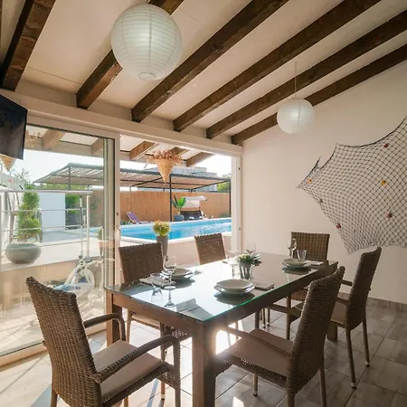 Lovely In With Kitchen Сasa de vacaciones