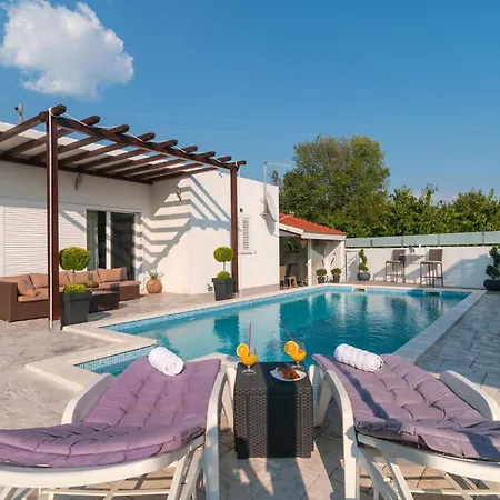 Lovely In With Kitchen Holiday home