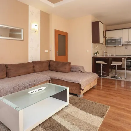 Two-bedroom In Vikendica Neoric