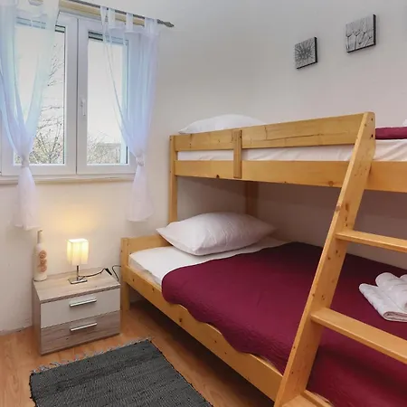 Vikendica Two-bedroom In Neoric