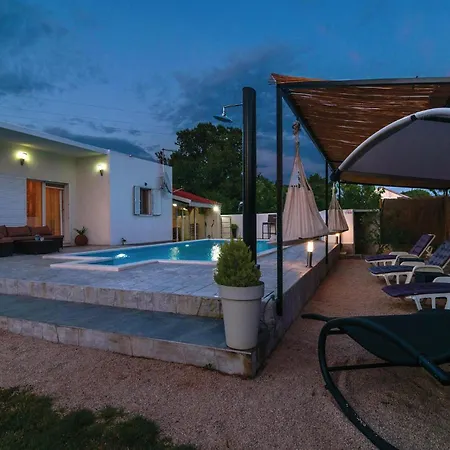 Lovely In With Kitchen Сasa de vacaciones Neoric